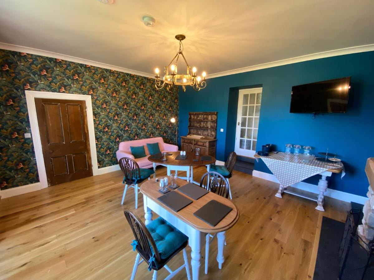 East Llanteg Guest House แอมรอธ ภายนอก รูปภาพ