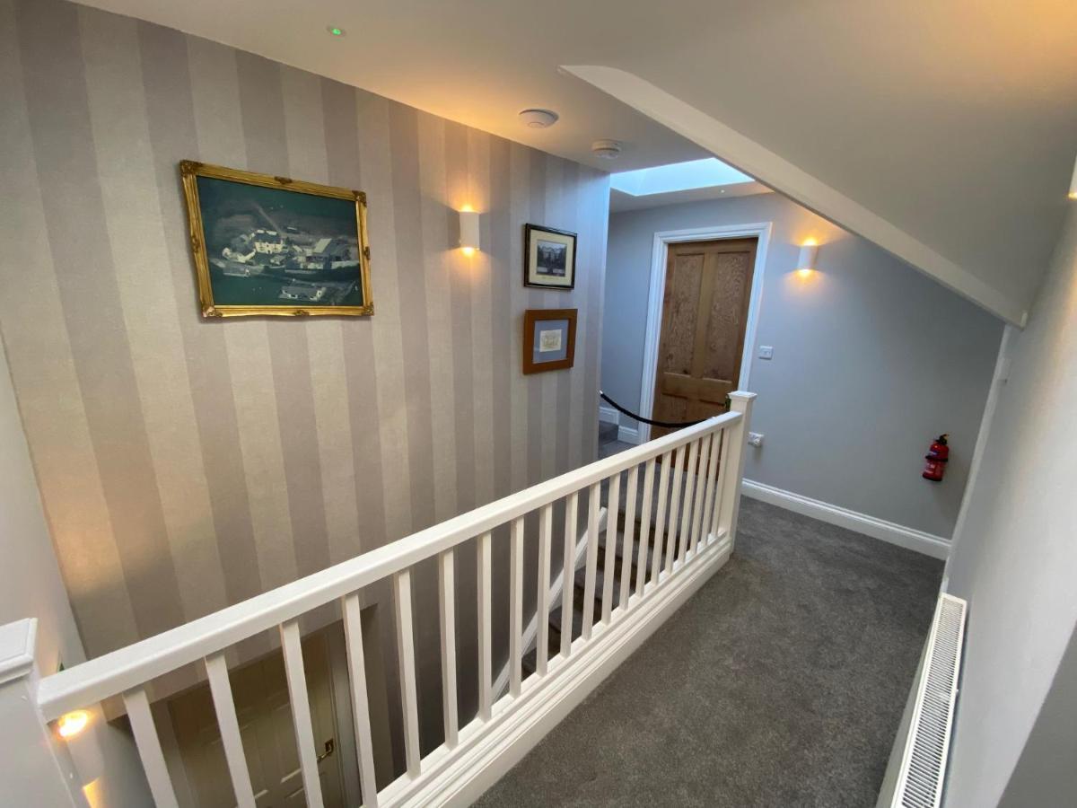 East Llanteg Guest House แอมรอธ ภายนอก รูปภาพ