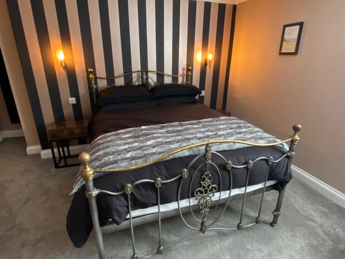 East Llanteg Guest House แอมรอธ ภายนอก รูปภาพ